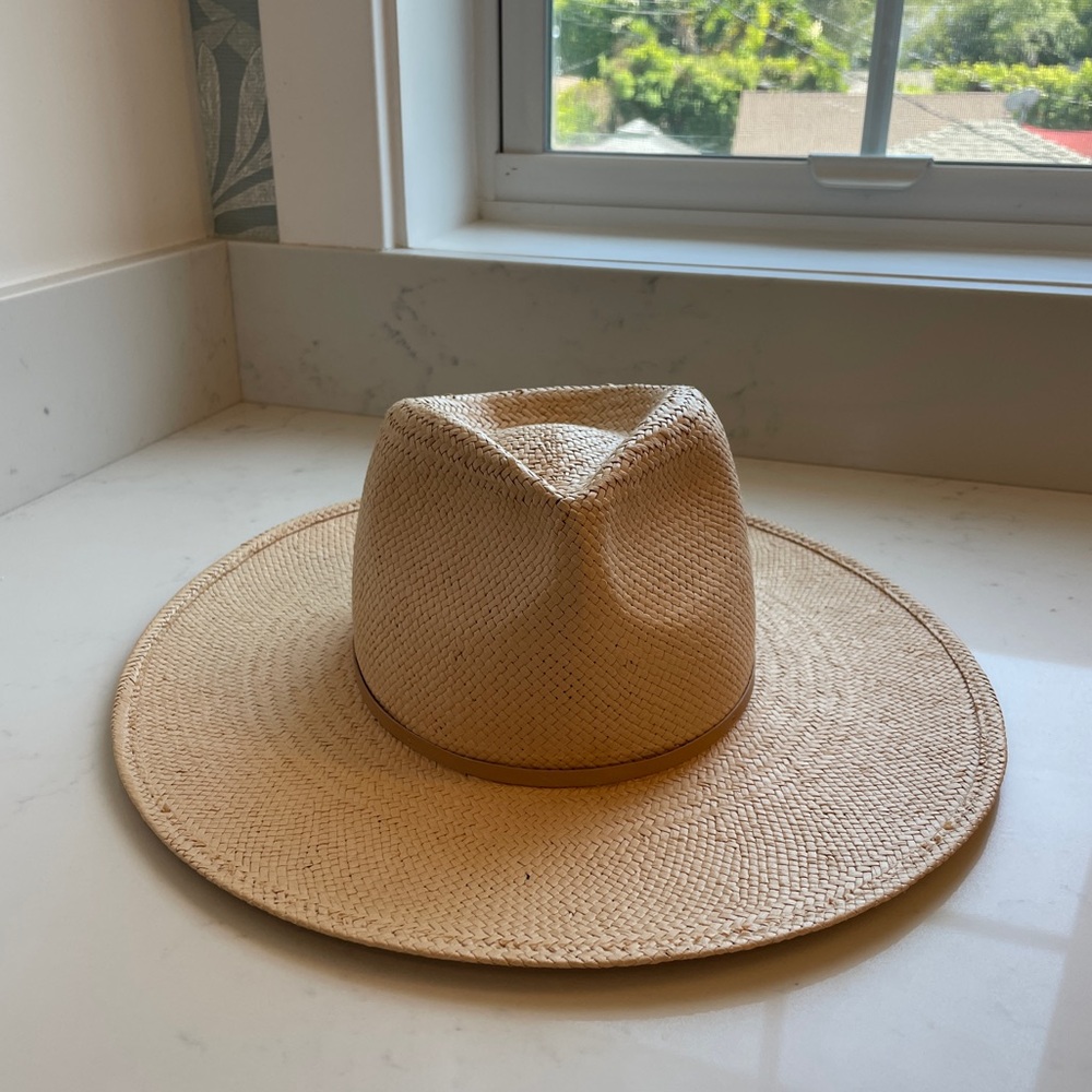 Janessa Leone Straw Hat size small tan honey